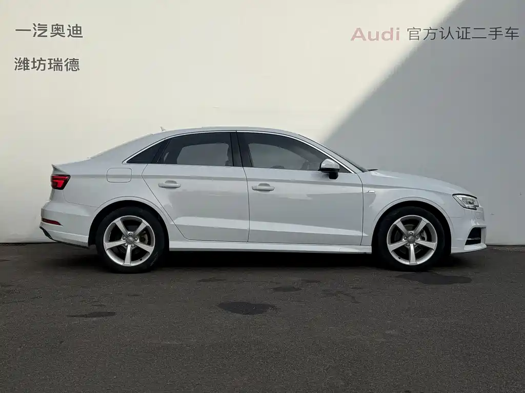 Audi A3 2018 30th Anniversary Limousine 35 TFSI Fashion купить на сайте DeffCars