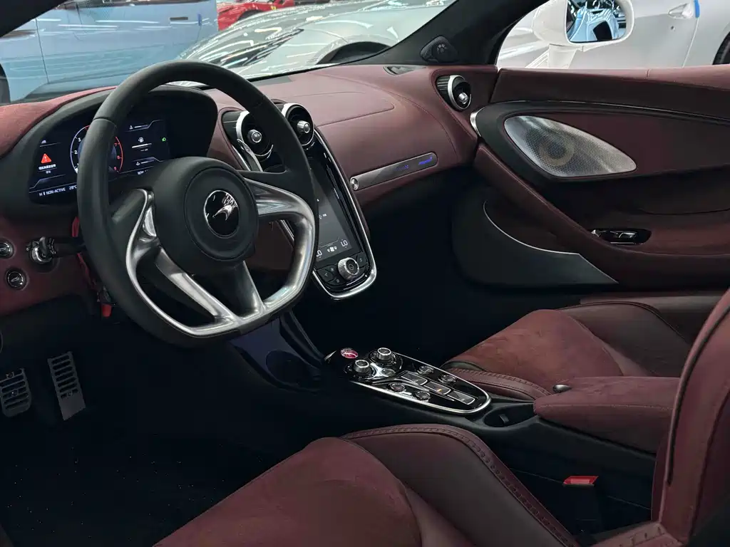 McLaren GT 2023 4.0T standard model купить на сайте DeffCars