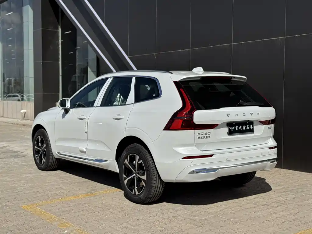 Volvo XC60 2026 B5 four-wheel drive Zhiyi Luxury Edition купить на сайте DeffCars