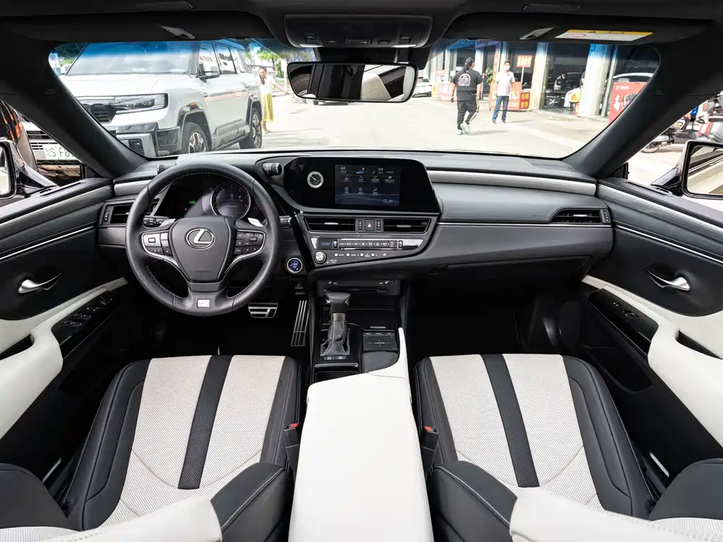 Lexus ES 2021 300h F SPORT купить на сайте DeffCars