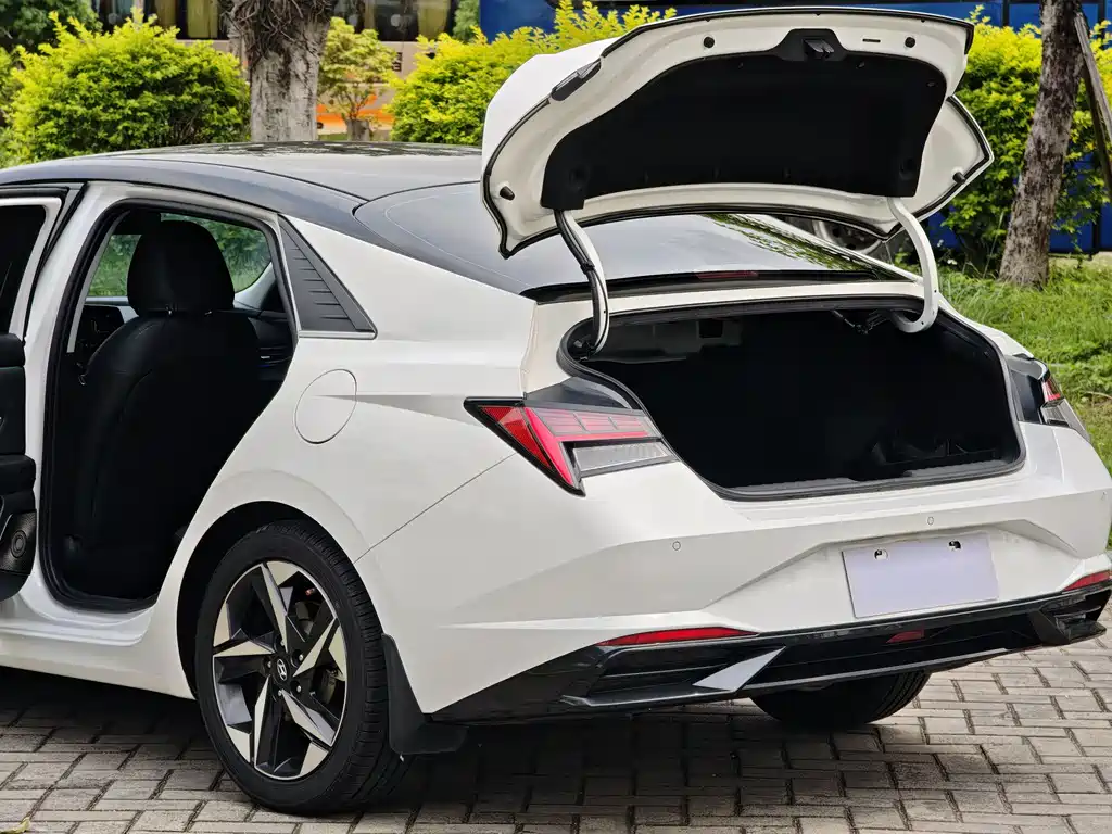 Elantra 2022 1.5L CVT LUX Premium Edition купить на сайте DeffCars