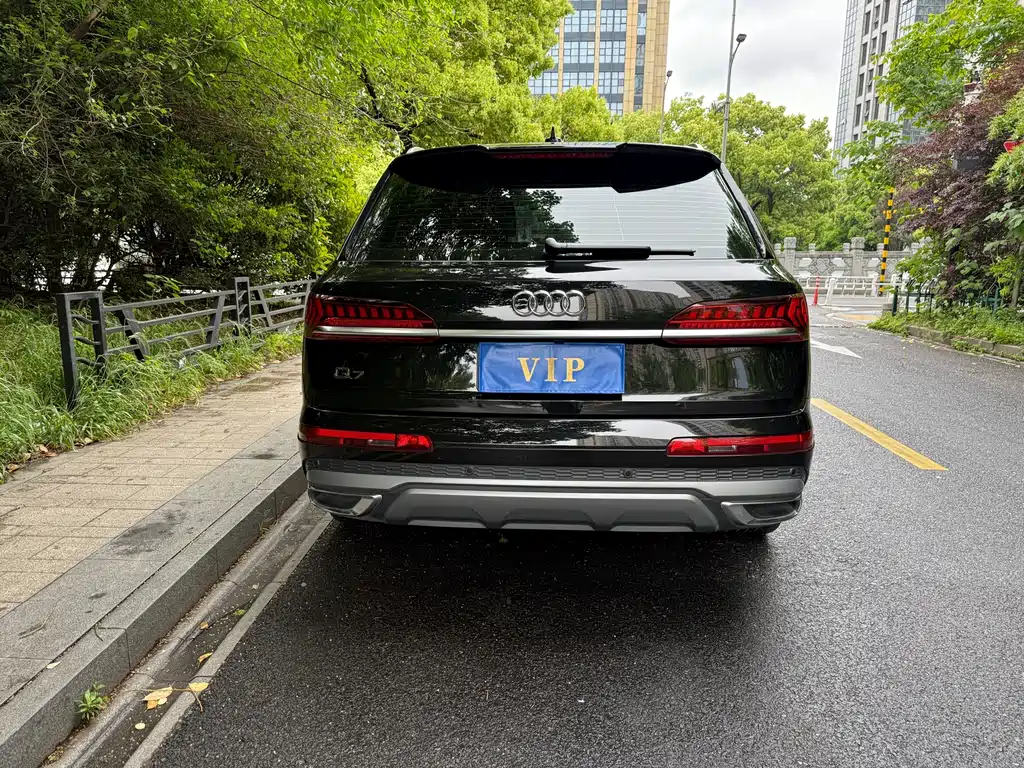 Audi Q7 2023 55 TFSI quattro S line sports купить на сайте DeffCars