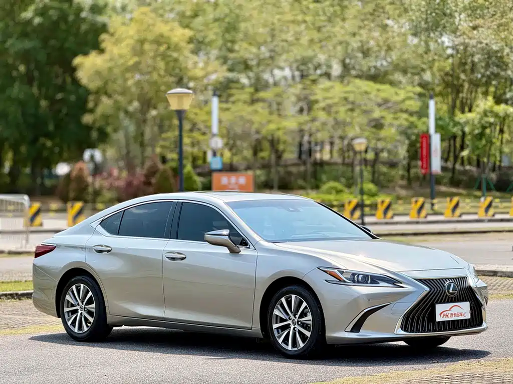 Lexus ES 2020 200 Excellence Edition купить на сайте DeffCars