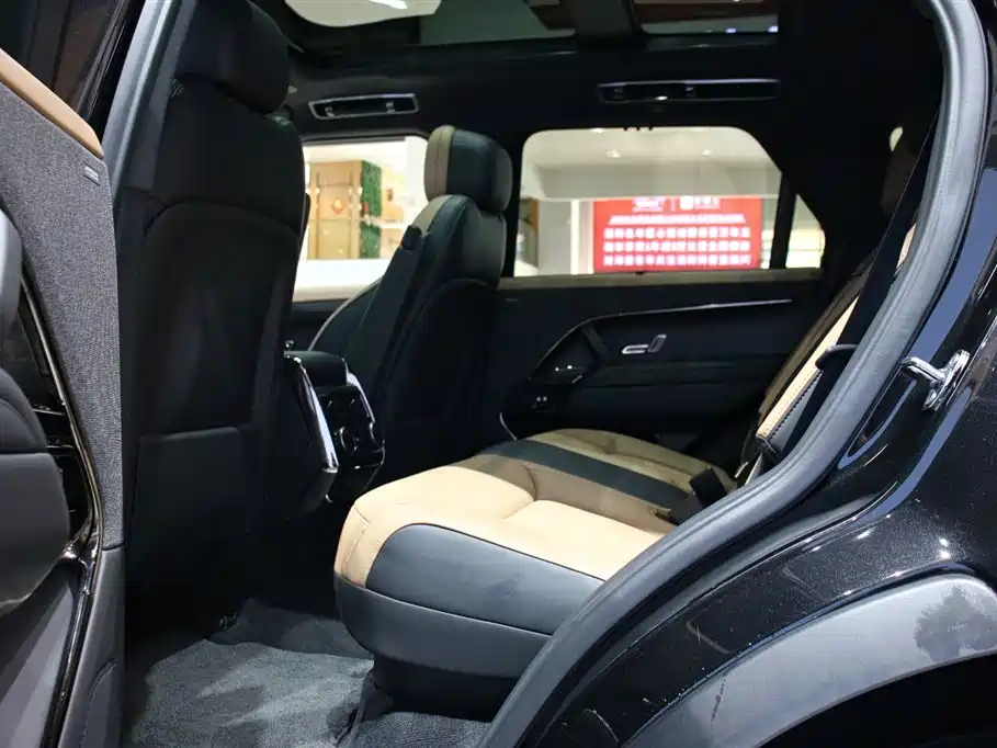 Range Rover Sport 2024 400PS Model Edition купить на сайте DeffCars