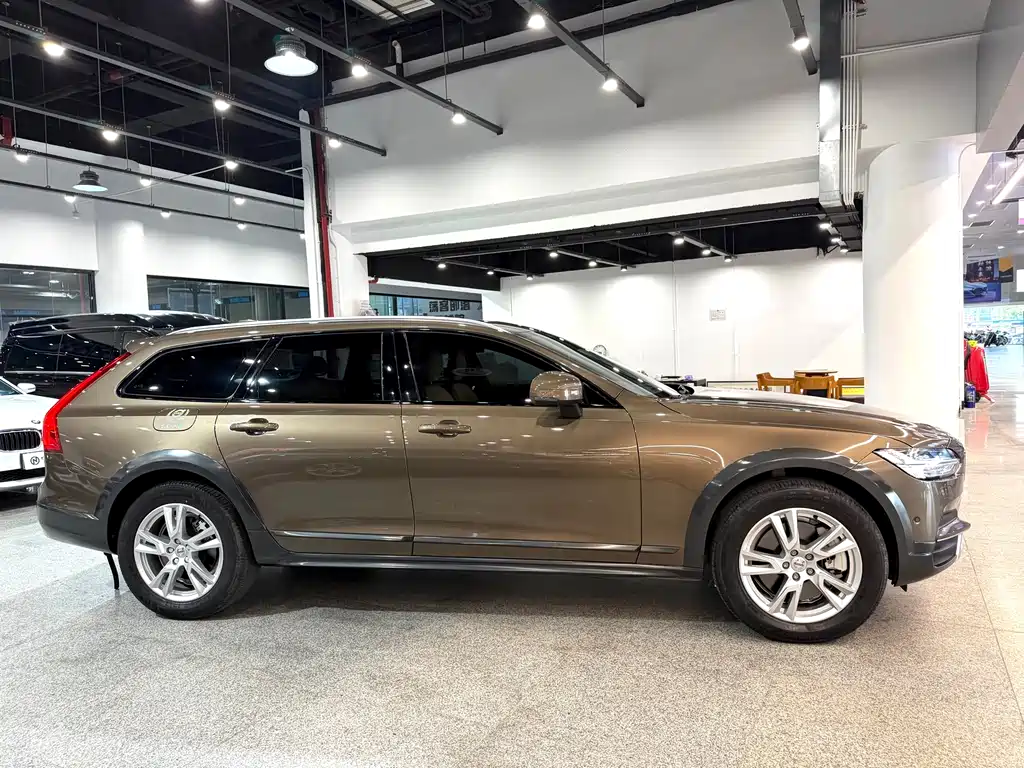 Volvo V90 2017 Cross Country T5 AWD Zhiyuan Edition купить на сайте DeffCars