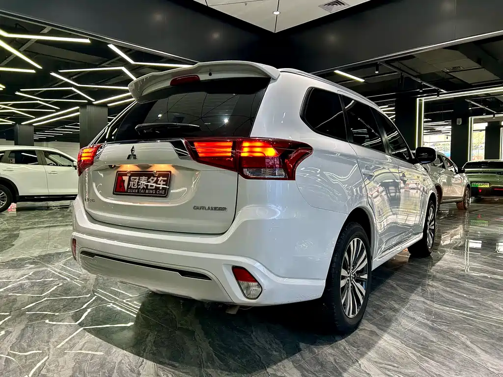 Outlander 2021 facelift 2.0L 2WD smooth version 5 seats купить на сайте DeffCars