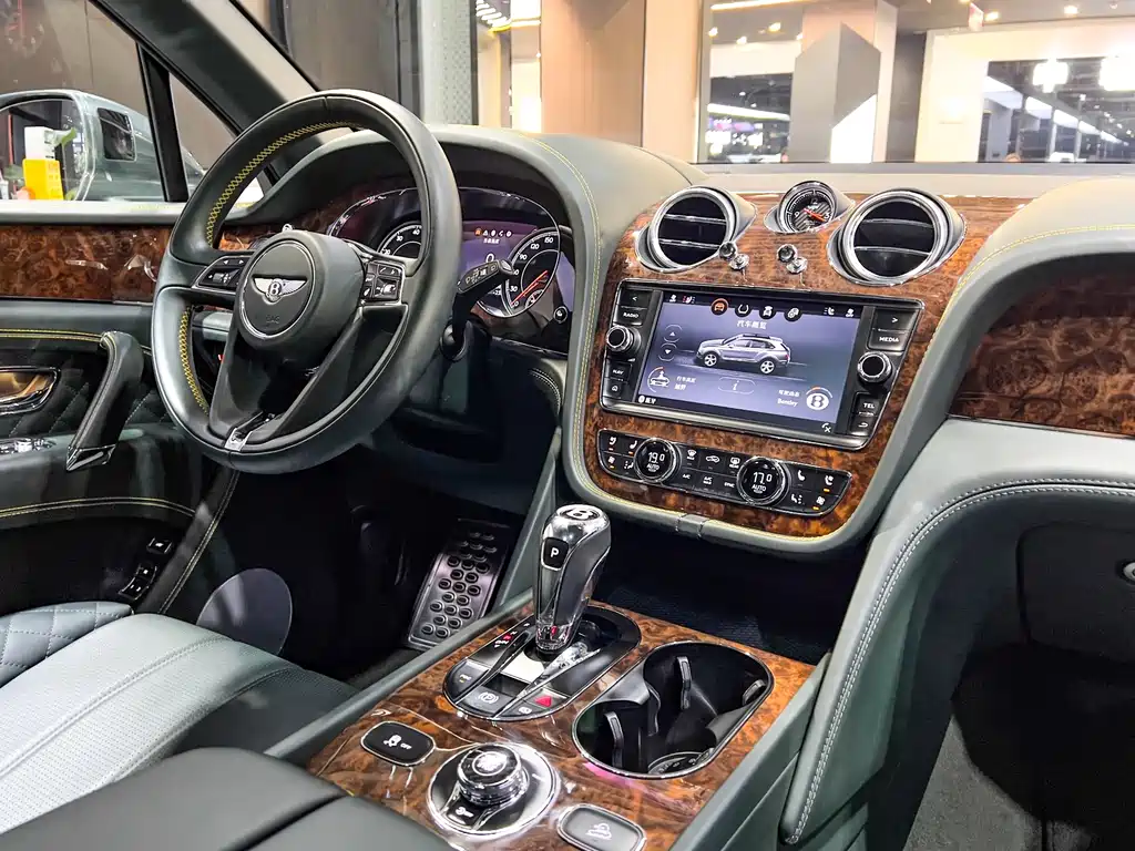 Bentayga 2017 6.0T Standard Edition купить на сайте DeffCars