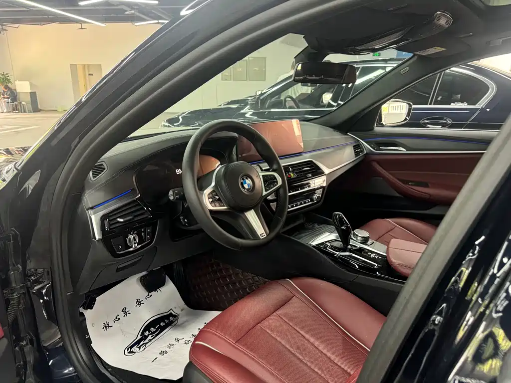 BMW 5 Series 2022 530Li Leading M Sports Package купить на сайте DeffCars