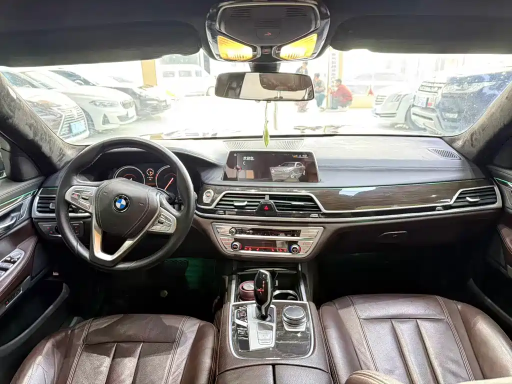 BMW 7 Series 2016 730Li Leading Model купить на сайте DeffCars