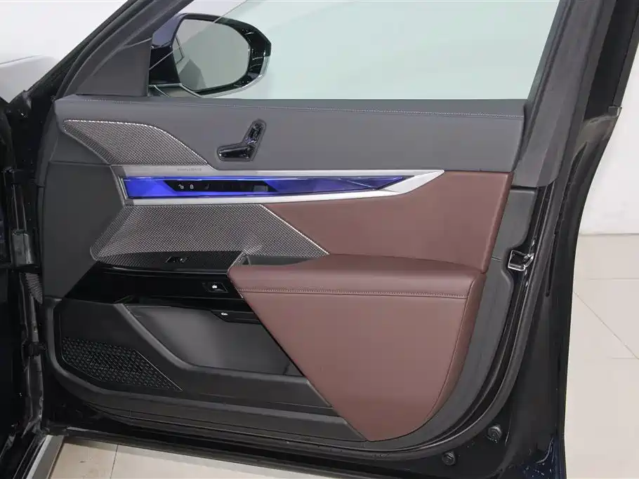 BMW 7 Series 2023 740Li Leading M Sports Package купить на сайте DeffCars