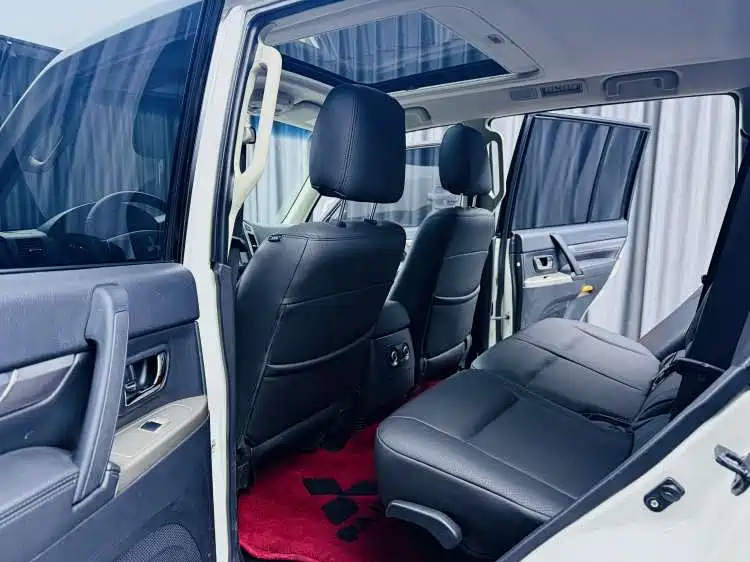 Pajero imported 2019 3.0L automatic standard version купить на сайте DeffCars