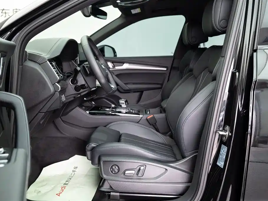 Audi Q5L 2025 45th Anniversary Collector's Edition 40 TFSI Luxurious and Dynamic купить на сайте DeffCars