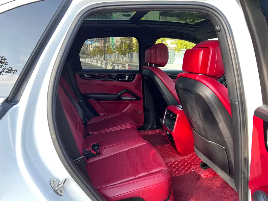 Cayenne New Energy 2022 Cayenne E-Hybrid 2.0T Platinum Edition купить на сайте DeffCars