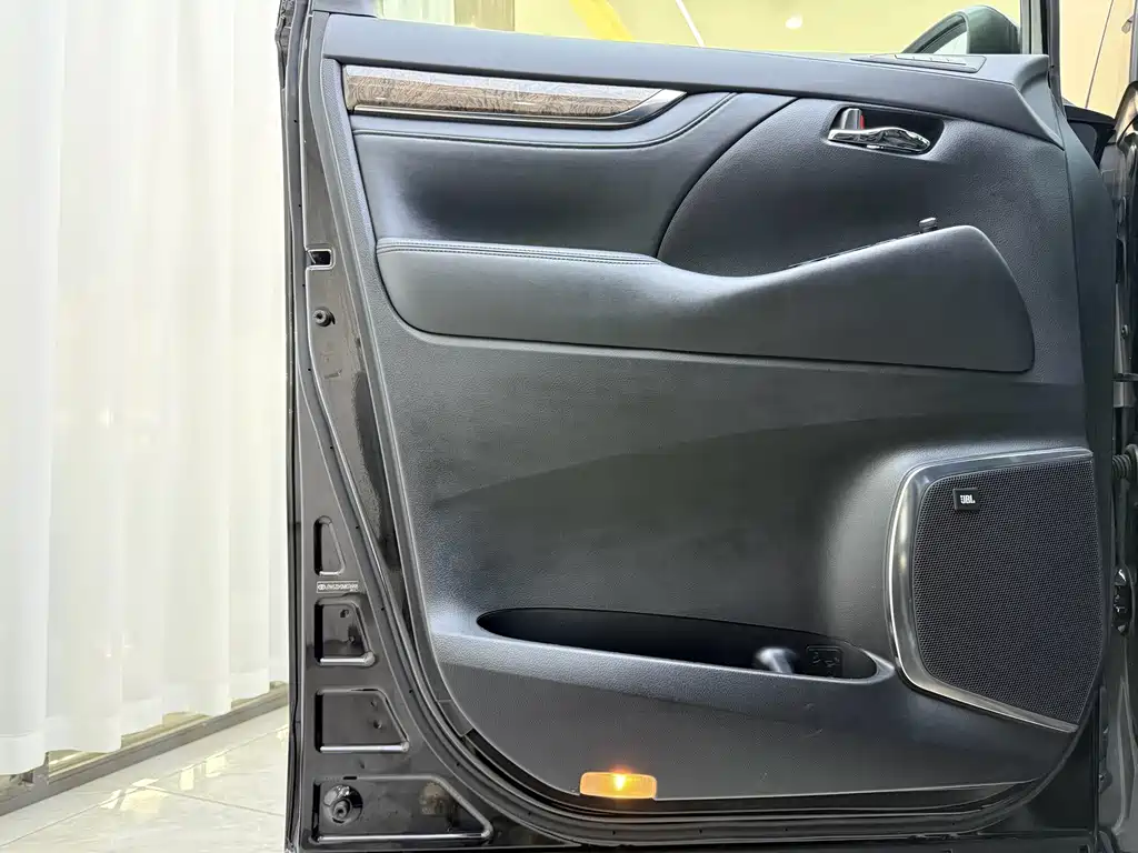 Wilfa 2023 Crown Dual Engine 2.5L HV Premium Edition купить на сайте DeffCars