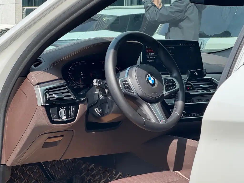 BMW 5 Series 2022 facelift 530Li leading M sports package купить на сайте DeffCars