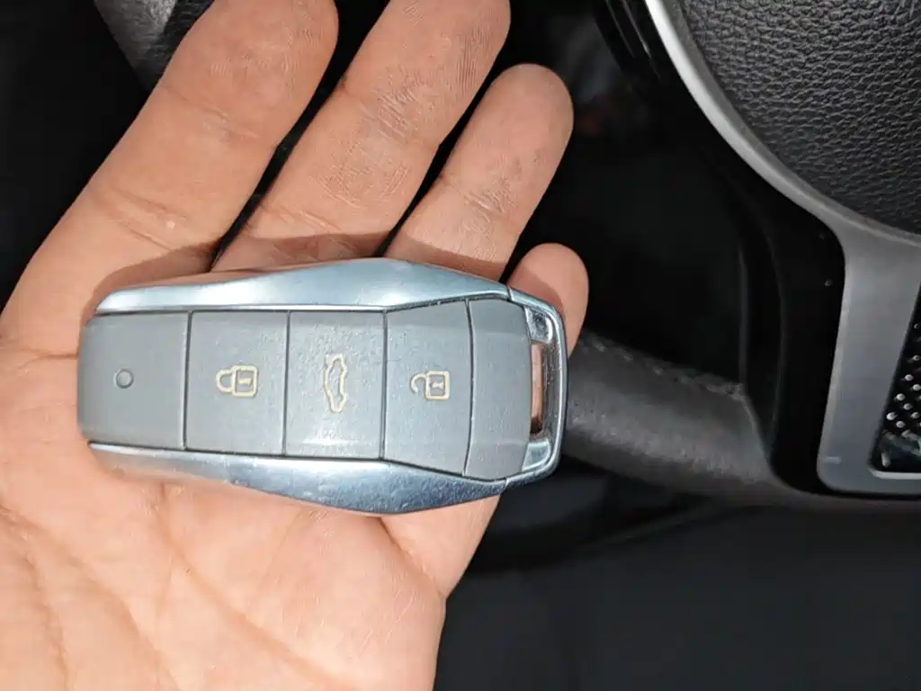 Huaxianzi 2021 model 302km fashion model 31.4kWh купить на сайте DeffCars