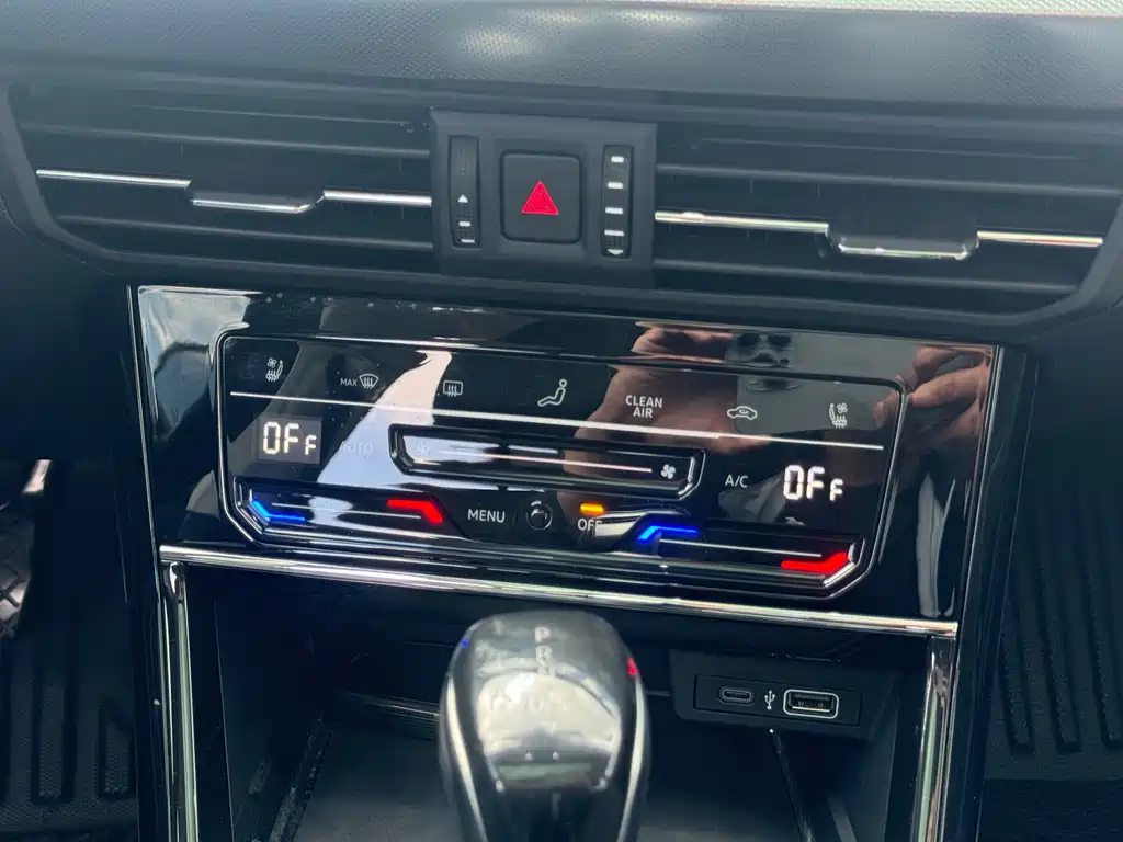 Passat 2023 330TSI Deluxe Edition купить на сайте DeffCars