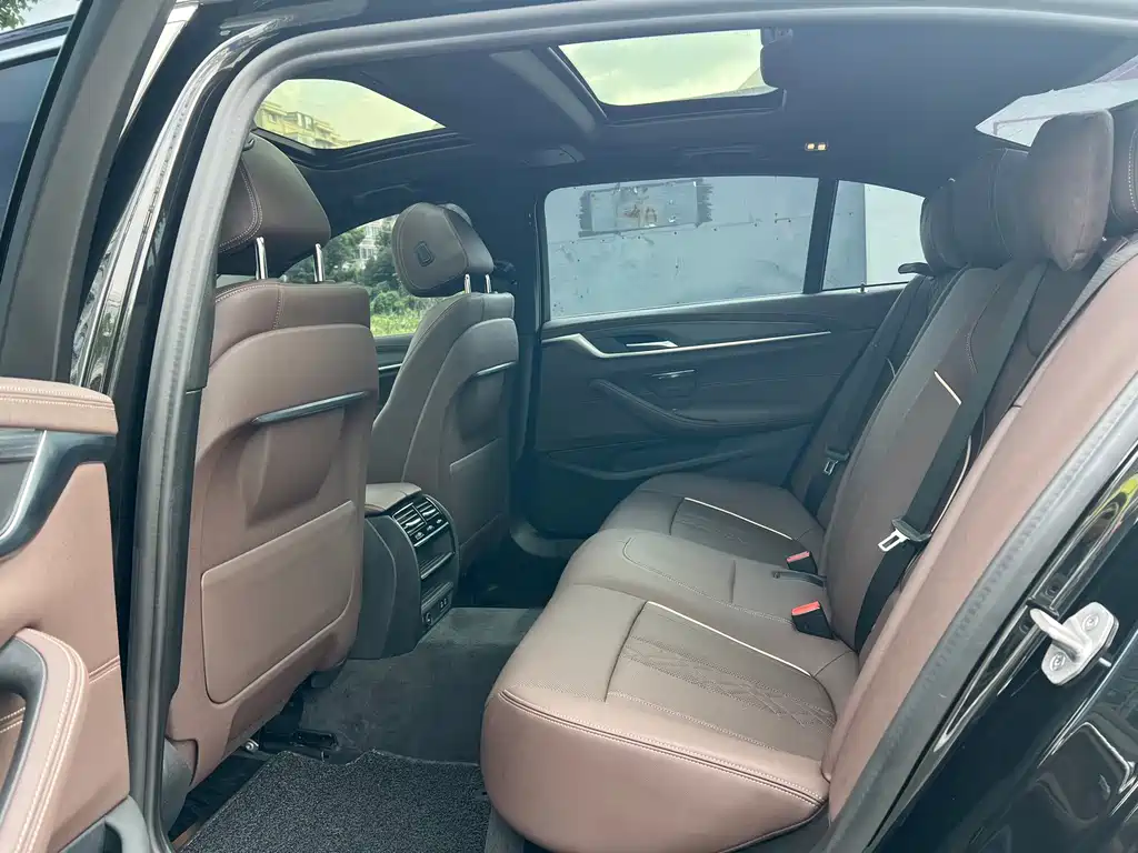BMW 5 Series 2021 530Li Leading M Sports Package купить на сайте DeffCars