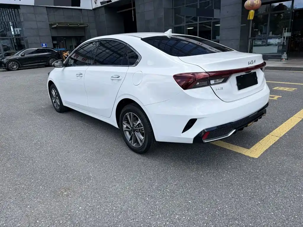 Kia K3 2023 1.5L CVT Deluxe Edition купить на сайте DeffCars