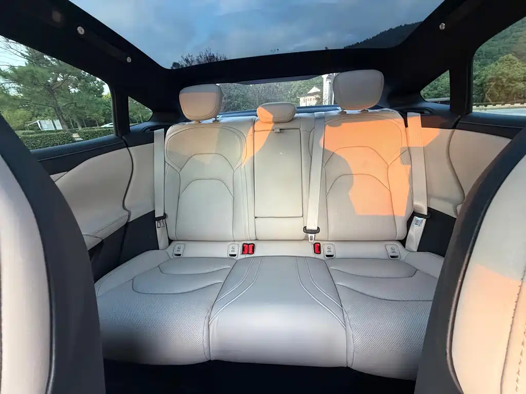 Xiaomi SU7 2024, four-wheel drive, ultra-long battery life, high-end smart driving Max version купить на сайте DeffCars