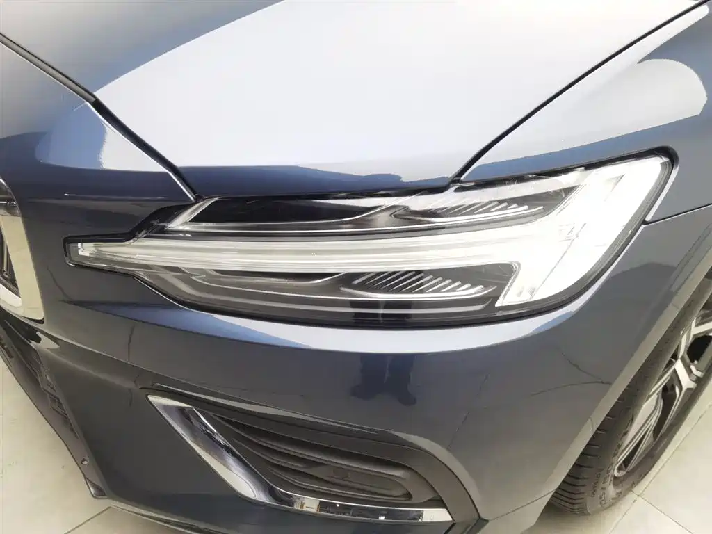 Volvo S60 2023 B4 Zhiyi Luxury Edition купить на сайте DeffCars