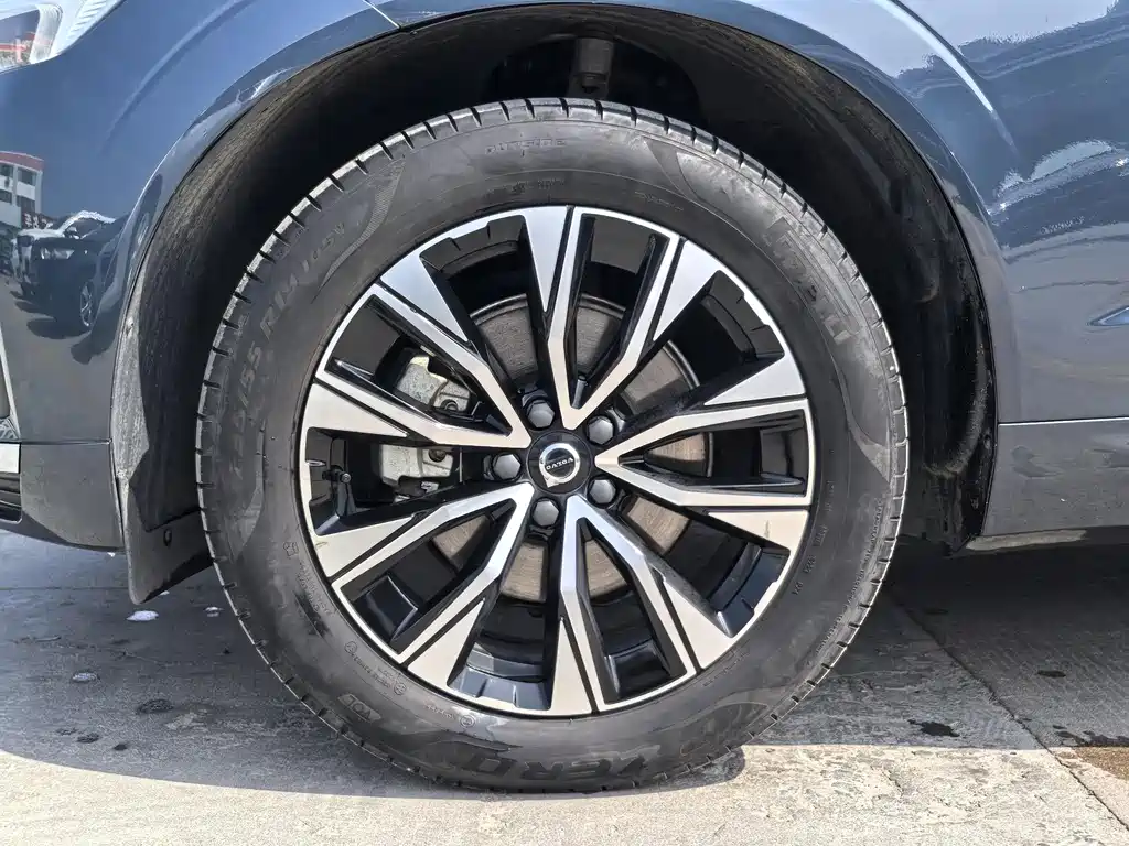 Volvo XC60 2023 B5 four-wheel drive Zhiyuan Deluxe Edition купить на сайте DeffCars