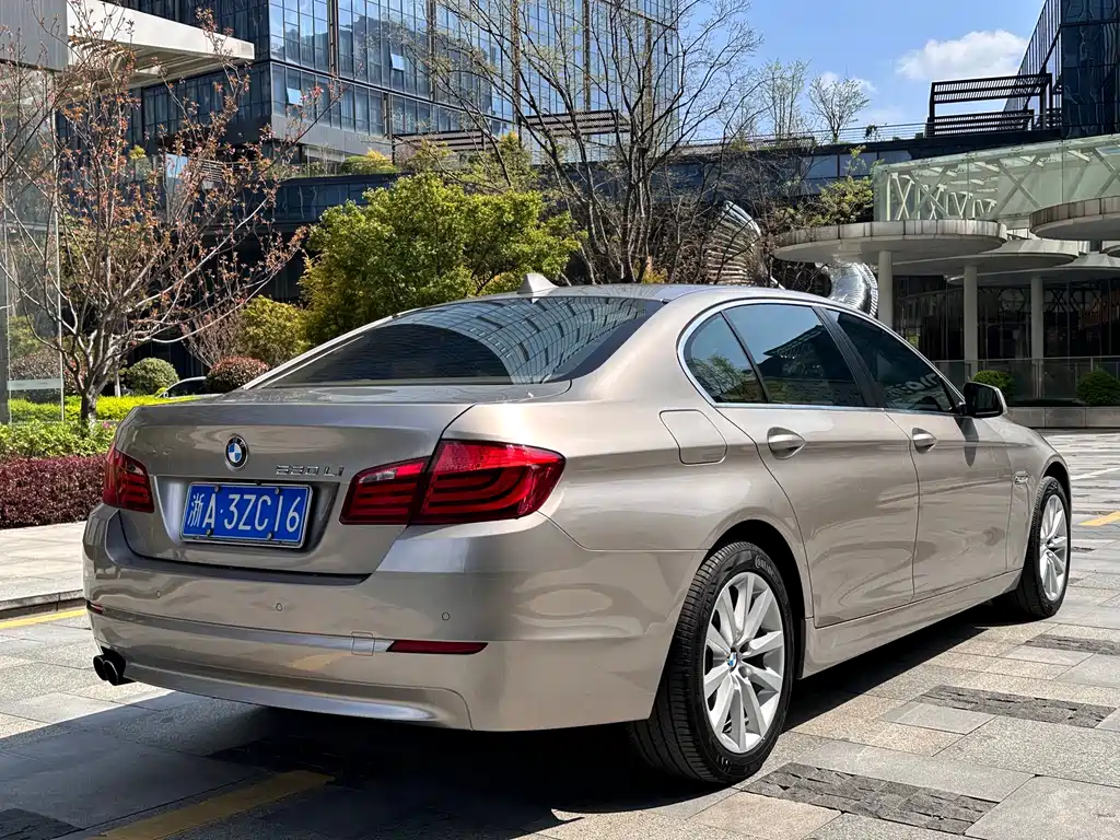 BMW 5 Series 2013 530Li Leading Model купить на сайте DeffCars
