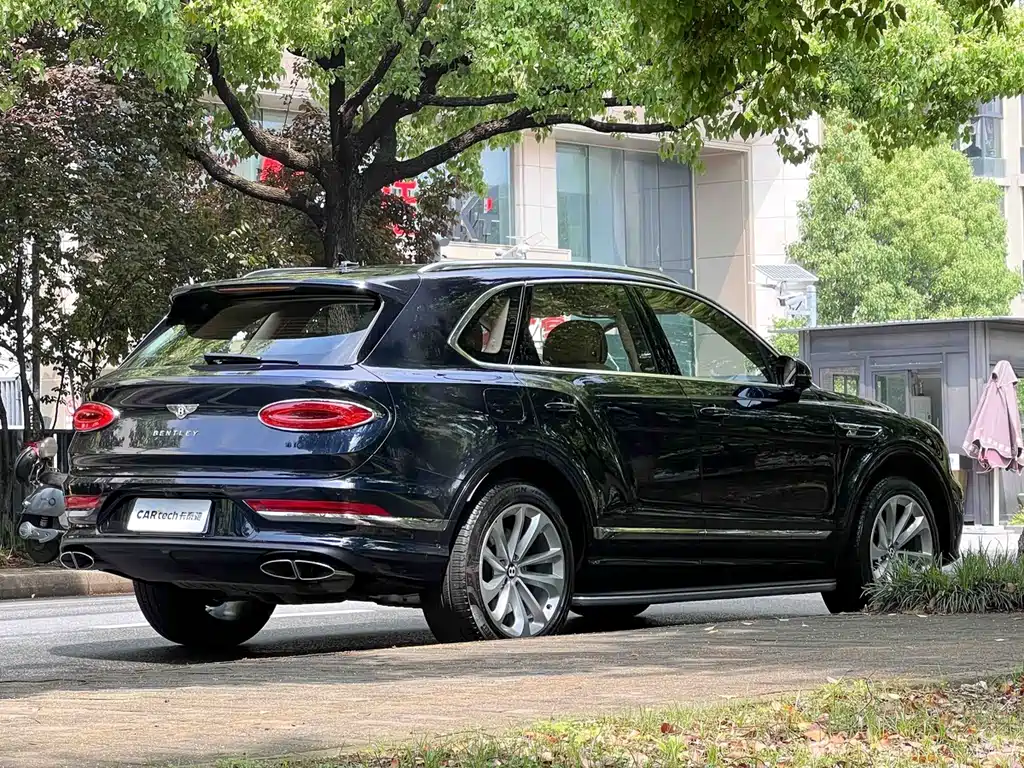 Bentayga 2024 4.0T V8 купить на сайте DeffCars