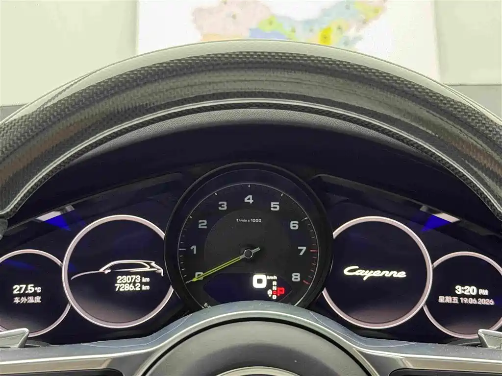 Cayenne New Energy 2023 Cayenne E-Hybrid 2.0T Platinum Edition купить на сайте DeffCars