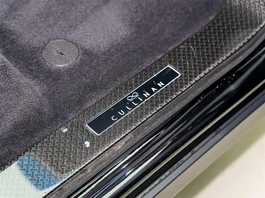 Cullinan 2024 Black Badge купить на сайте DeffCars