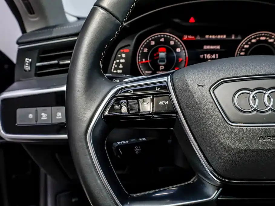 Audi A7L 2024 45TFSI S-line Dream Building Liquid Crystal Package купить на сайте DeffCars