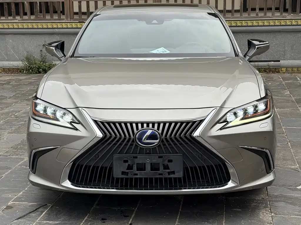 Lexus ES 2020 300h Executive Edition купить на сайте DeffCars