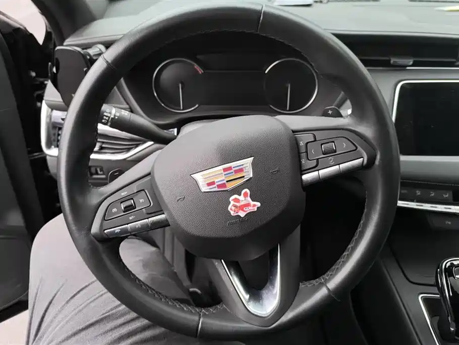 Cadillac XT4 2022 28T two-wheel drive fashion model купить на сайте DeffCars