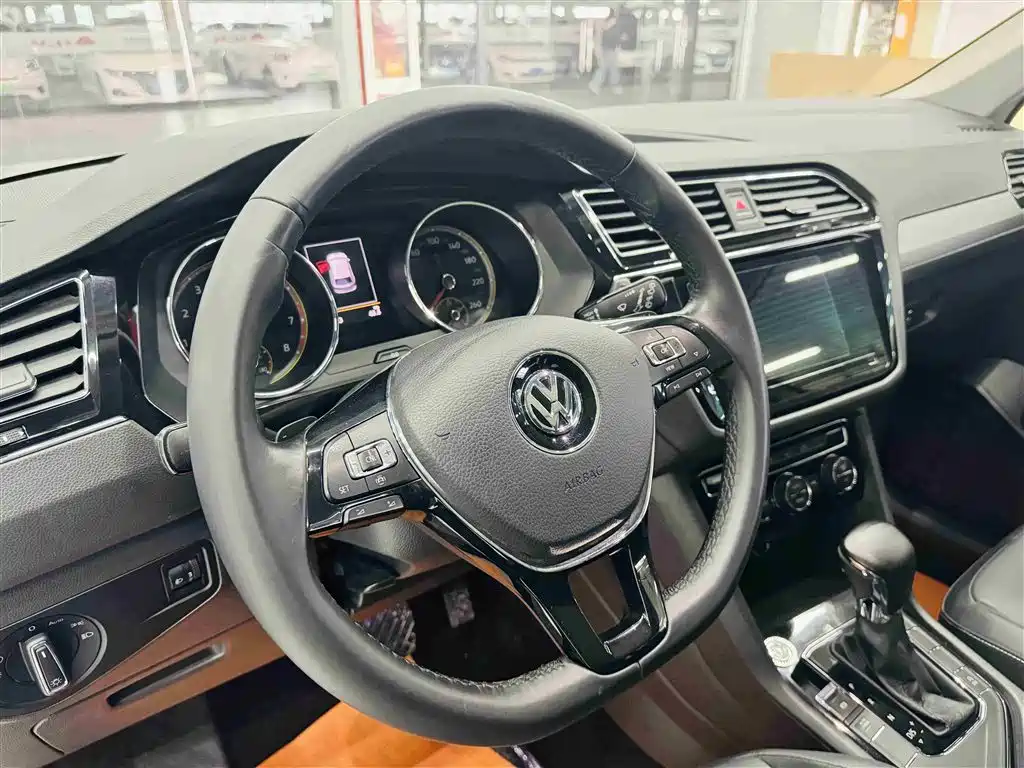 Tiguan L 2019 330TSI automatic two-wheel drive panoramic comfort version National VI купить на сайте DeffCars