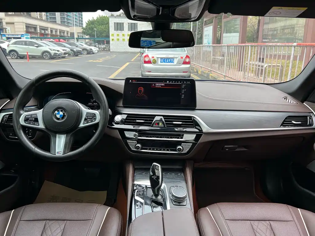 BMW 5 Series New Energy 2021 535Le M Sports Package купить на сайте DeffCars
