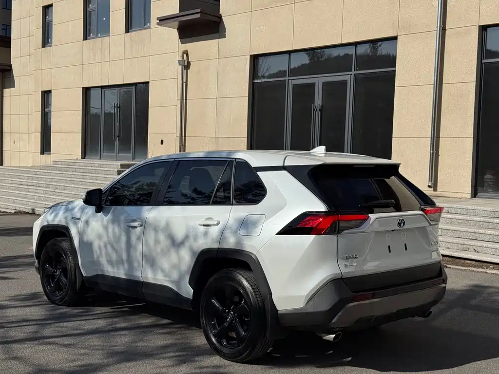 RAV4 Rongfang 2021 facelift dual engine 2.5L E-CVT four-wheel drive elite PLUS version купить на сайте DeffCars
