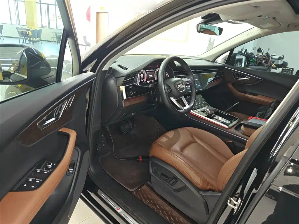 Audi Q7 2023 45 TFSI quattro S line sports купить на сайте DeffCars
