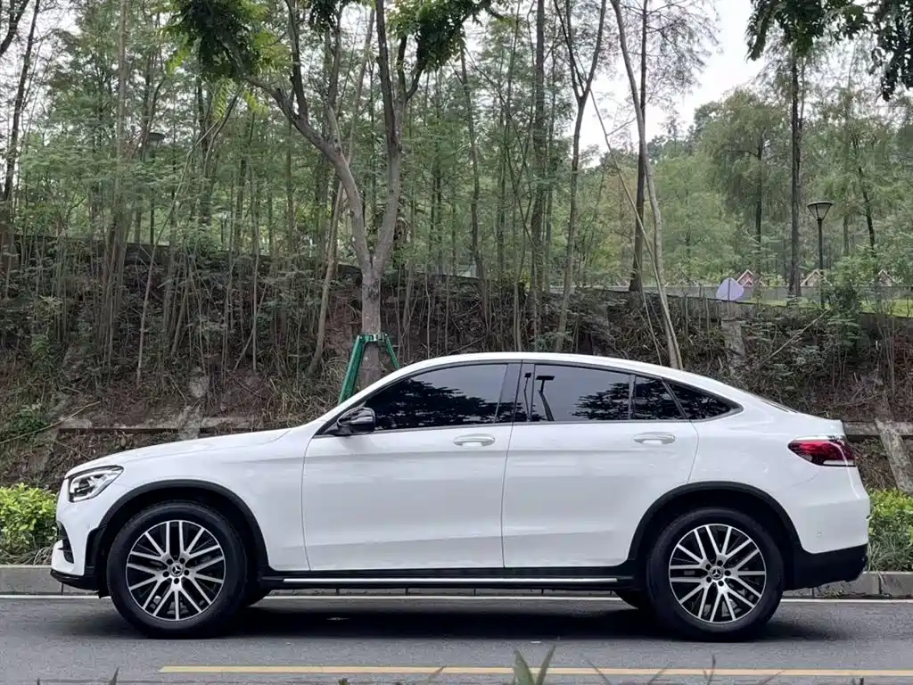 Mercedes-Benz GLC Coupe 2021 GLC 300 4MATIC Coupe SUV купить на сайте DeffCars