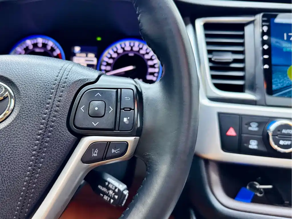 Highlander 2018 2.0T four-wheel drive knight version, 7 seats, National VI купить на сайте DeffCars