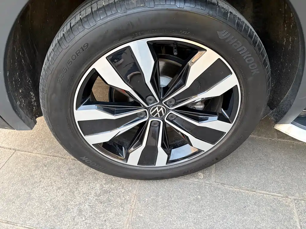 Tiguan L 2024 330TSI automatic two-wheel drive R-Line version купить на сайте DeffCars