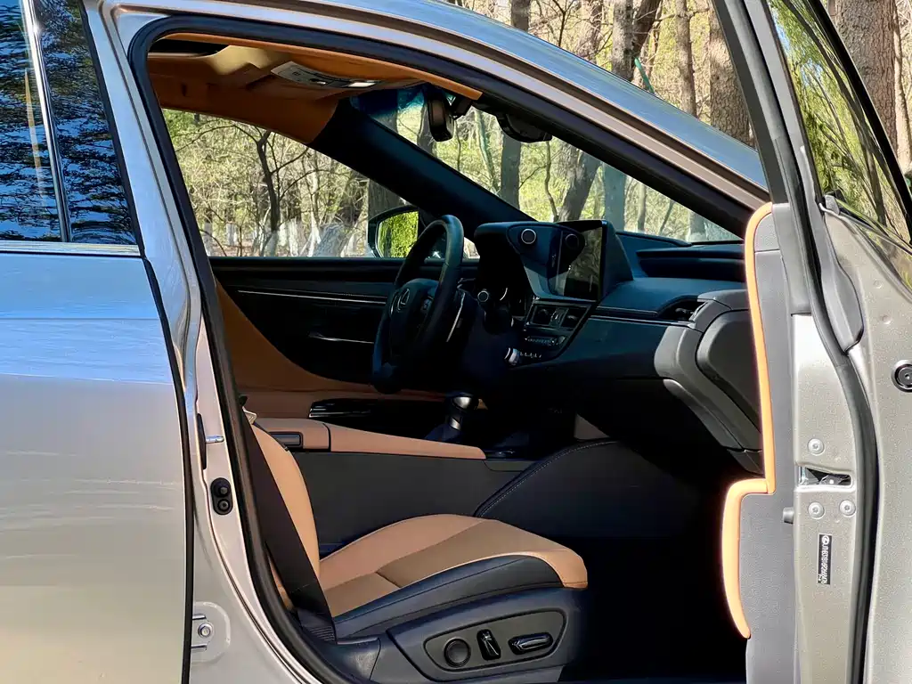 Lexus ES 2024 200 Premium Edition купить на сайте DeffCars