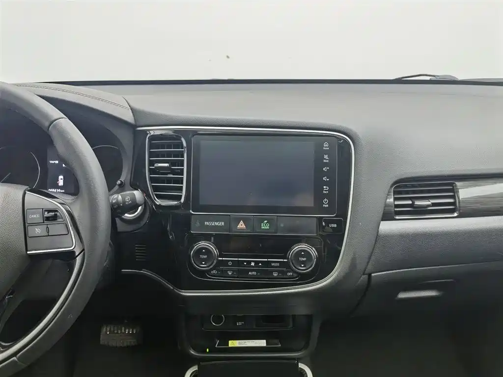 Outlander 2019 2.4L four-wheel drive exclusive version, 5 seats, National VI купить на сайте DeffCars