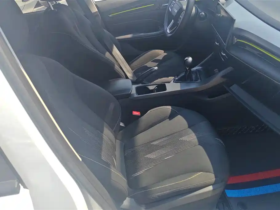 Roewe i5 2021 1.5L manual platinum version купить на сайте DeffCars