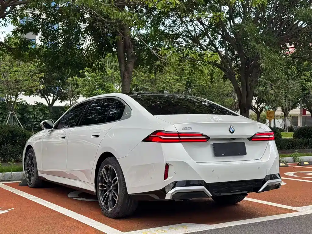 BMW 5 Series 2024 530Li Leading M Sport Kit купить на сайте DeffCars