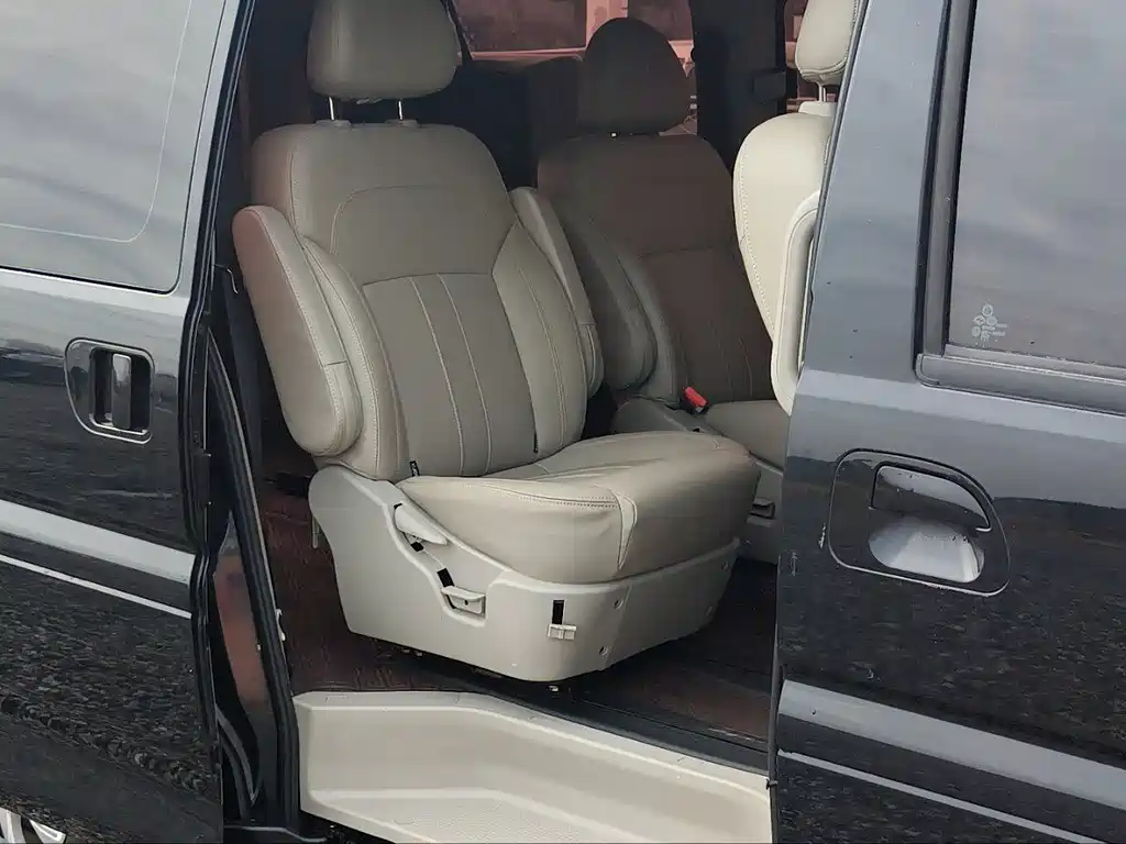 Lingzhi 2022 struggle model M5 1.6L luxury model 7 seats купить на сайте DeffCars