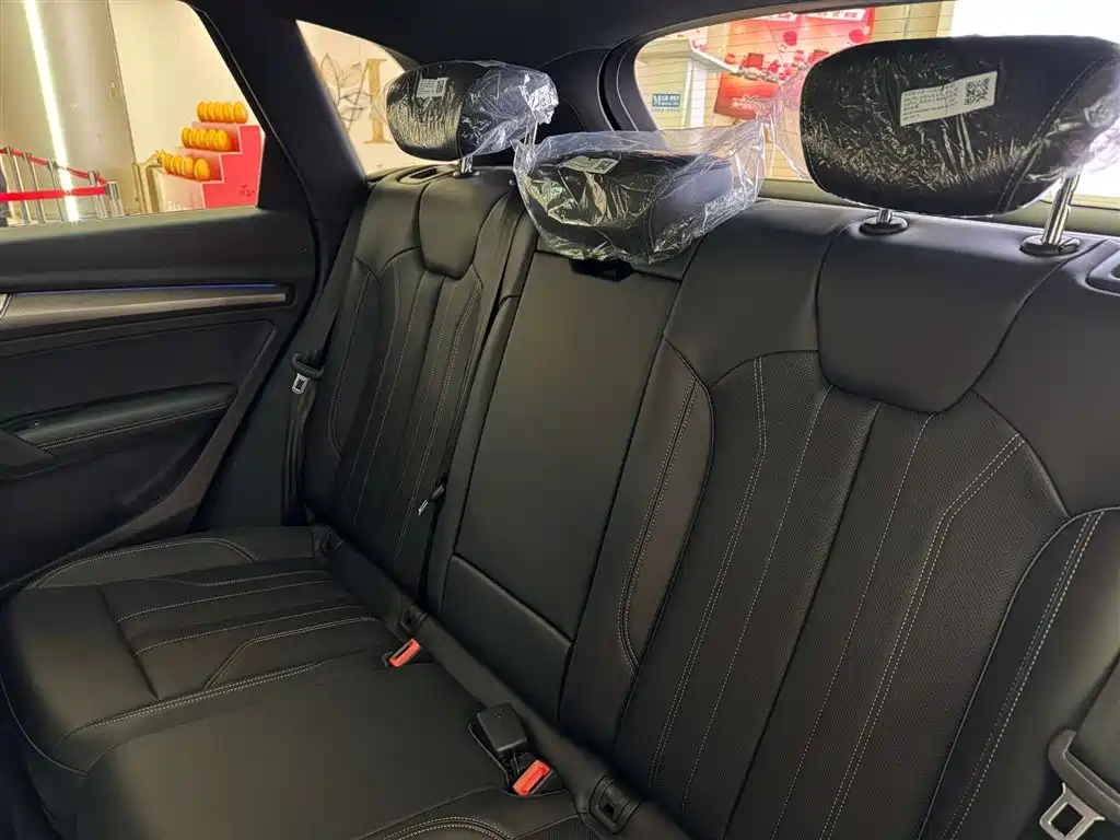 Audi Q5L 2025 45th Anniversary Collector's Edition 45 TFSI Luxurious and Dynamic купить на сайте DeffCars