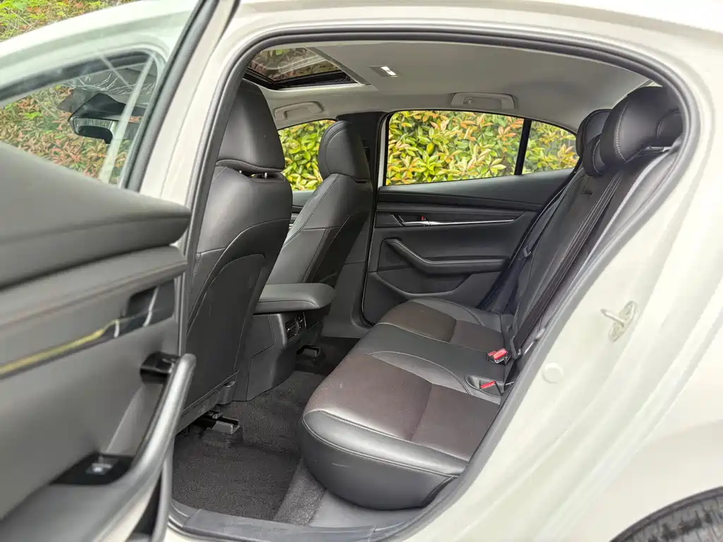 Mazda3 Angkesela 2023 2.0L Automatic Premium Edition купить на сайте DeffCars