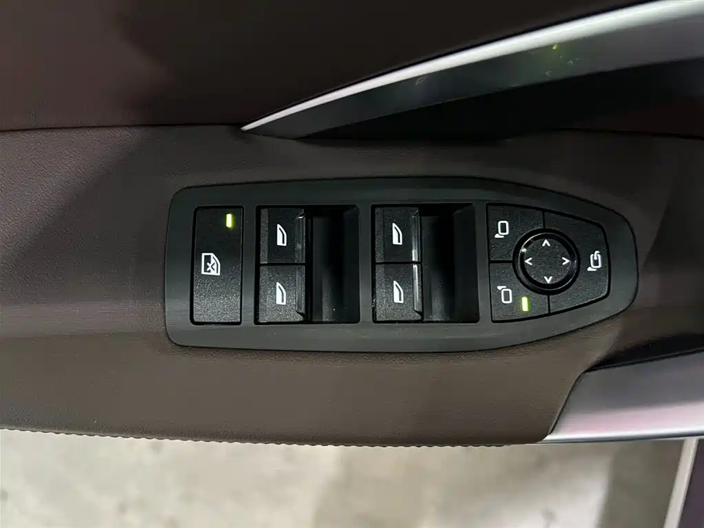BMW X1 2023 sDrive20Li X Design Package купить на сайте DeffCars