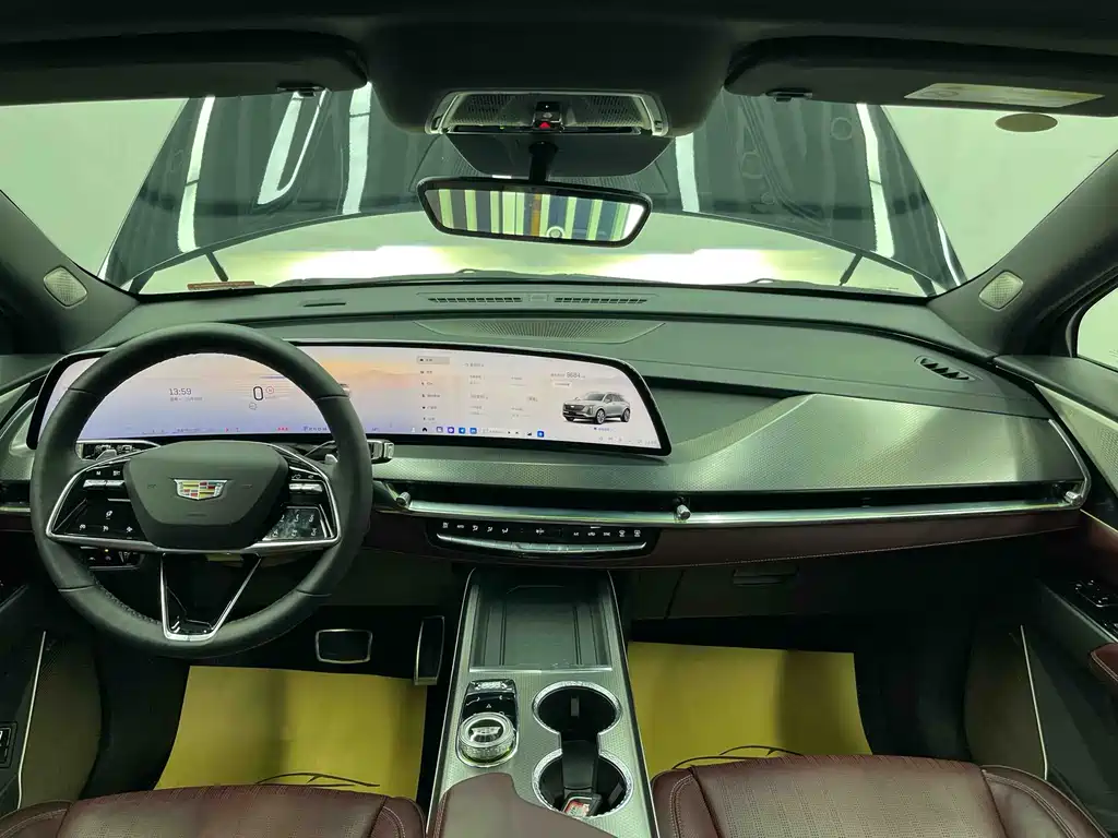 Cadillac XT5 2025 2.0T Platinum model купить на сайте DeffCars