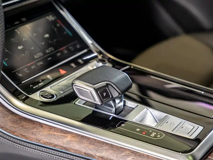 Audi Q7 2023 55 TFSI quattro S line sports version купить на сайте DeffCars